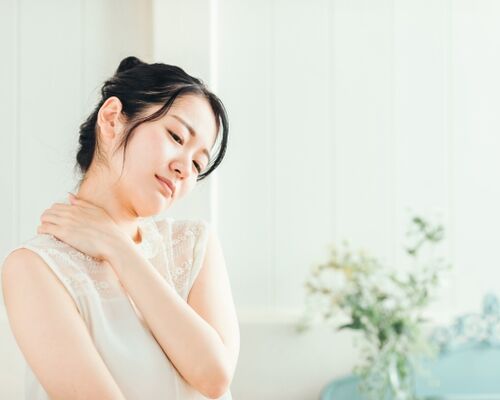 肩こり　女性