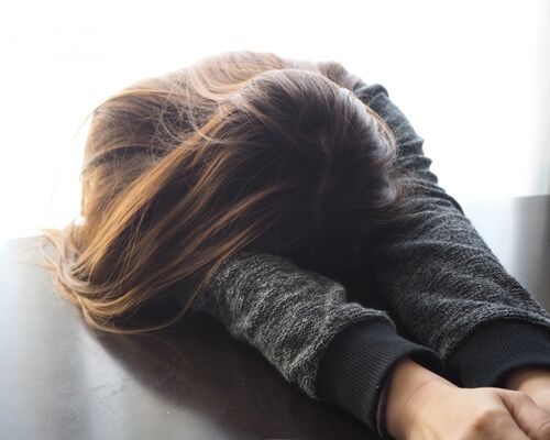 バテる女性