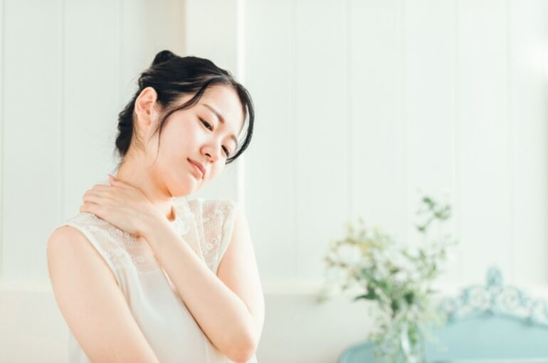 肩こり　女性